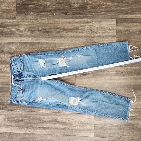 Levi's Wedgie Straight Leg Medium Wash Distressed Jeans Raw Hem Size 26 - Picture 9 of 10